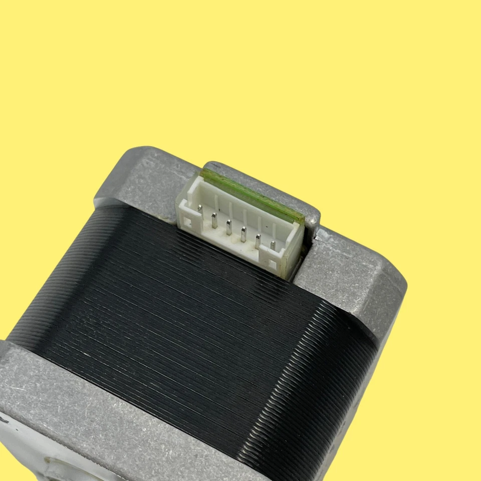 MAKERBOT 5th Replicator 3D Printer Stepper Motors #4757 Z37/3 - Image 2 of 4