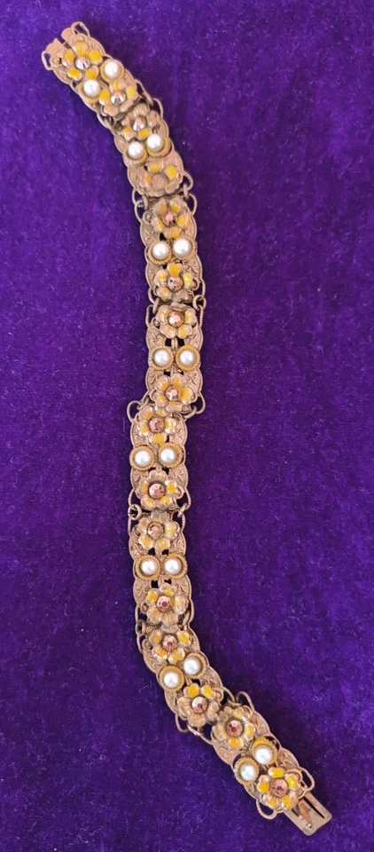 Vintage Bracelet Ornate Goldtone Filigree Pretty Pearl Czech Glass - Image 3 of 3