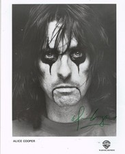 AMERICAN EXENTRIC ROCK SINGER ,SONGWRITER ALICE COOPER, SIGNED VINTAGE PHOTO.