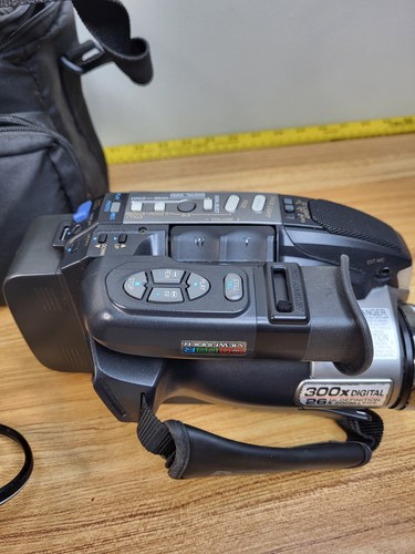 Panasonic Palmcorder PV-L859 VHS Camcorder Untested Selling As Parts - Picture 5 of 11