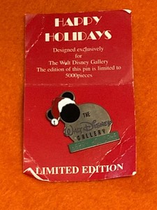 3448    Walt Disney Gallery - Mickey Icon - Happy Holidays - Santa Hat