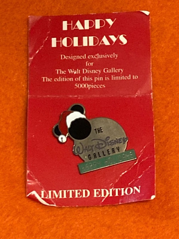3448    Walt Disney Gallery - Mickey Icon - Happy Holidays - Santa Hat