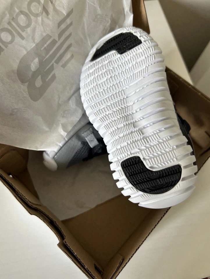 Zapatos New Balance playgruv para niños pequeños talla 5 Foto 4 de 4