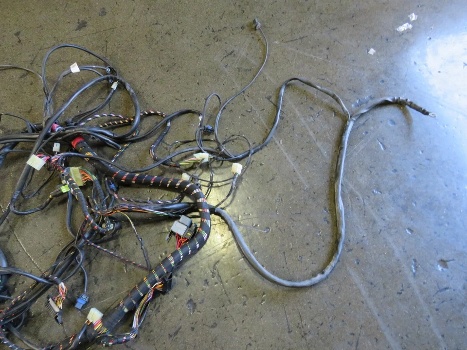 Ferrari 348 Spider, arnés de cables de carrocería trasera, usado, P/N 154766 Foto 3 de 4