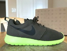 nike roshe run tarp green