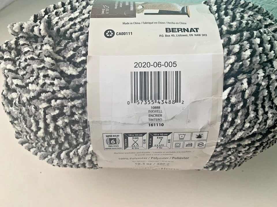 Bernat Blanket Yarn - INKWELL - 10.5 oz / 300g   - Super Bulky - Polyester - Image 2 of 4