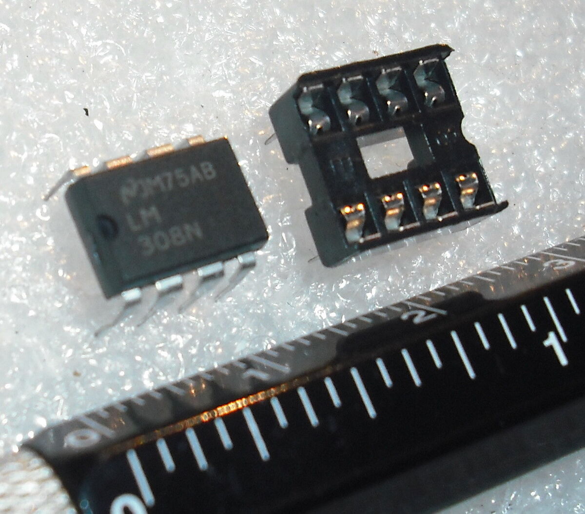 LM308 LM308N chip 8 pin rat pedal Opamp with socket holder LM308 LM308N chip 8 pin rat pedal Opamp with socket holder