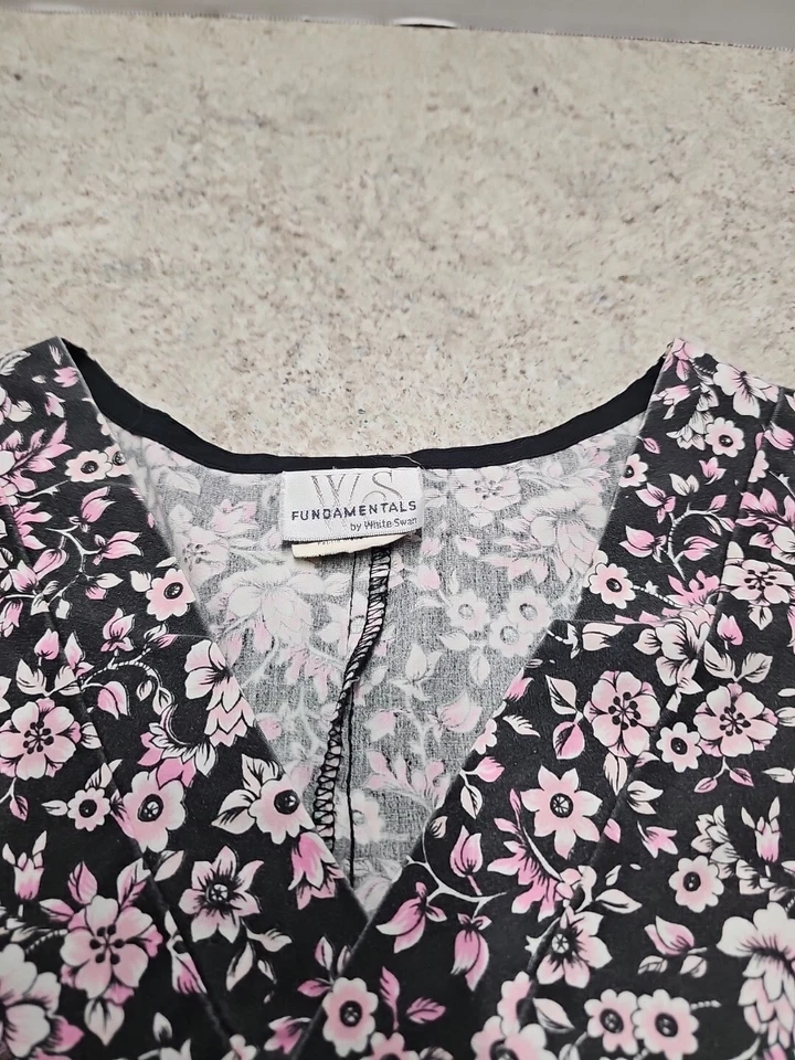 Blusa Médica Estampada Floral Negra White Swan para Mujer Talla L Foto 4 de 4