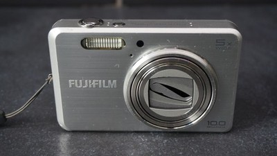 美品　FUJIFILM FINEPIX J15fd　シルバー Fujifilm FinePix J Series J15 8.2MP Digital Camera - Silver for