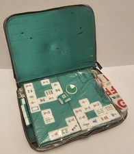 Mah Jong selten gr&uuml;n und wei&szlig; Set Krawatten Chips W&uuml;rfel Etui Vintage y2k Sammlerst&uuml;ck