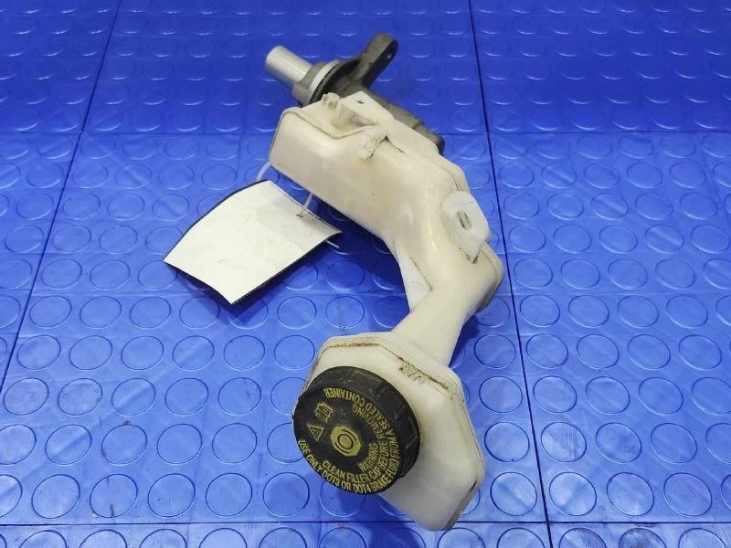 Conjunto de cilindro maestro de freno construido en Japón/coreano 15-20 Nissan Rogue OEM Foto 4 de 4