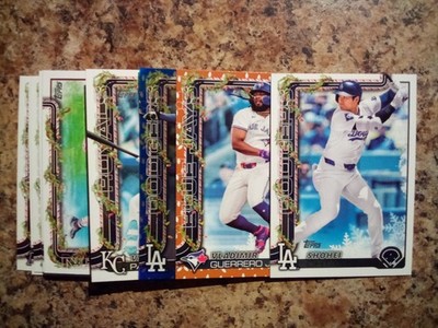 2025 Topps Holiday Baseball - Complete Your Set  #H1-H200, Variations, Lights