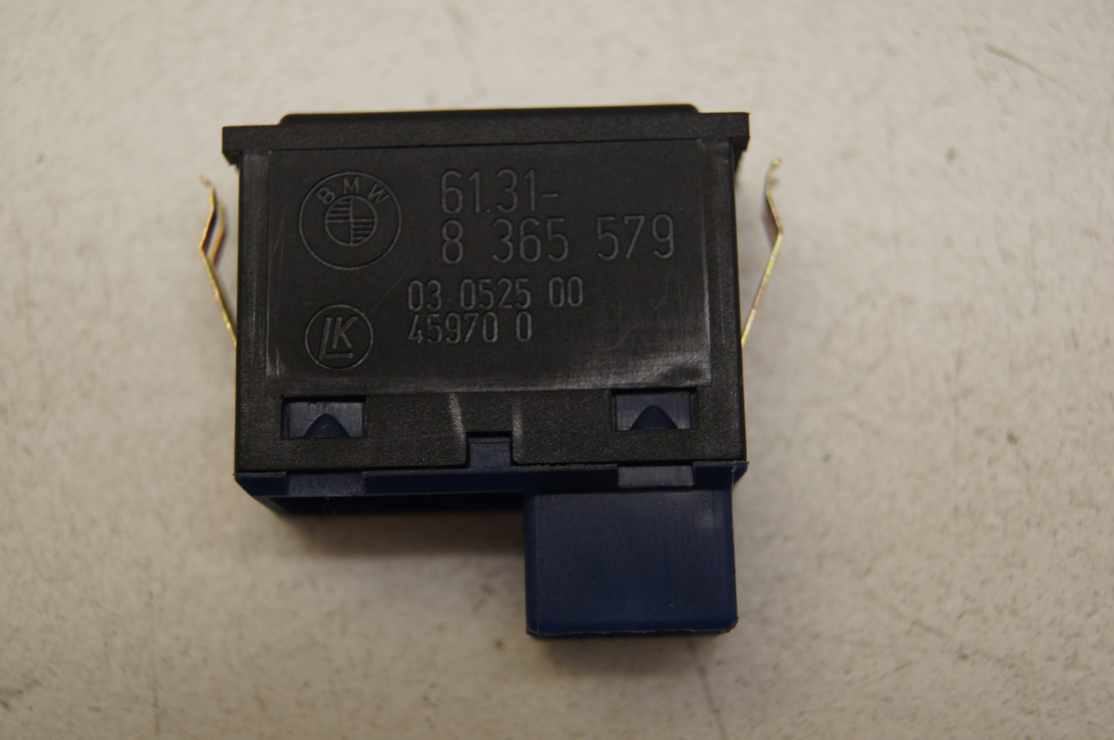 OEM Range Rover L322 0312 BMW E39 E46 E53 E83 E85 Trunk Release Button