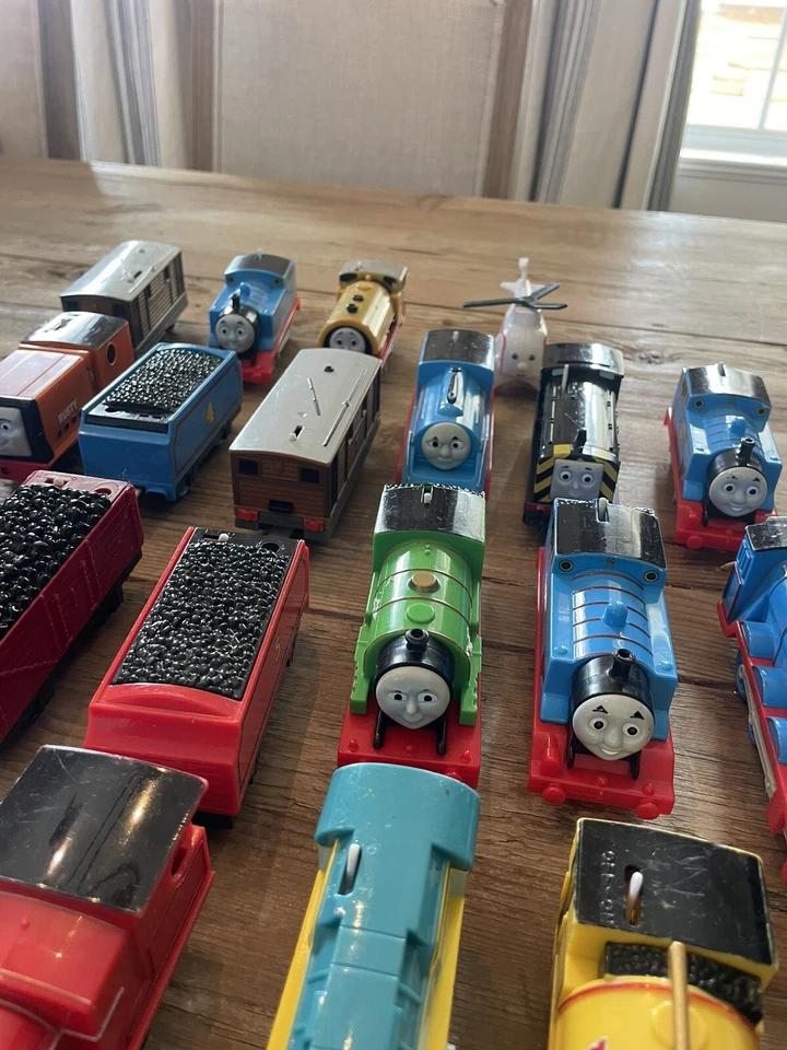 Thomas el Tren Thomas y Amigos Trackmaster Tren Motorizado Lote 22 Artículos Foto 3 de 3