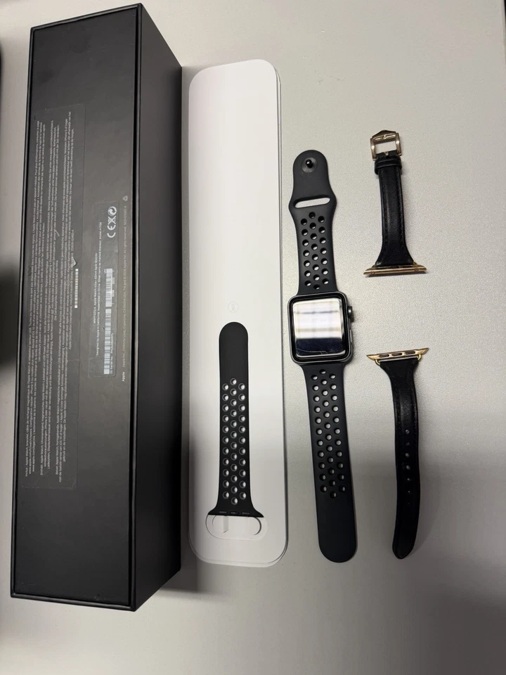 Original APPLE WATCH NIKE+ Series 2 42mm Display mit schwarzem Armband + Ersatz - Bild 2 von 4