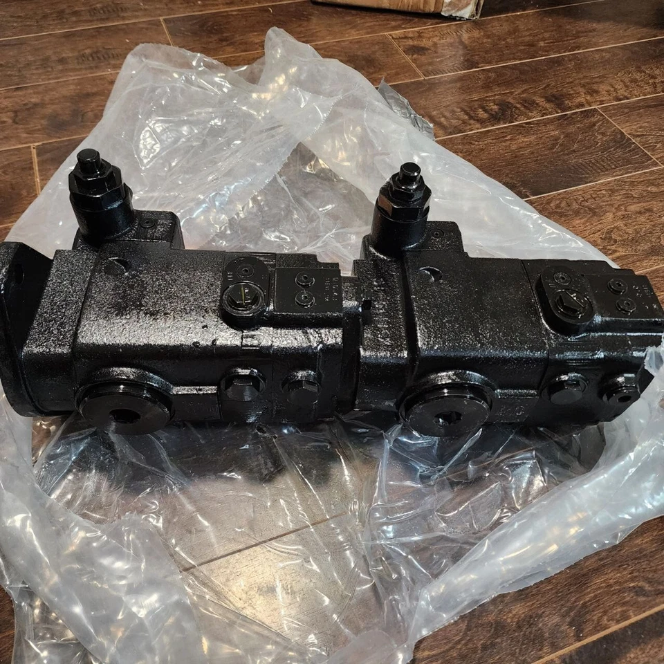 OilGear PVWC-011 Variable Displacement Axial Piston Pump LH70018-876 - Image 2 of 4