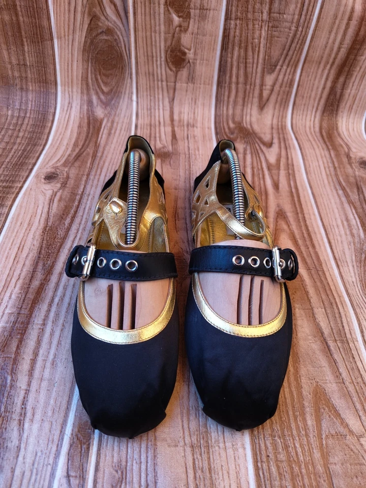 Pisos de ballet Miu Satén Corte Láser Acentos Mary Jane Negro Dorado EU 38.5 US 8 Foto 3 de 4