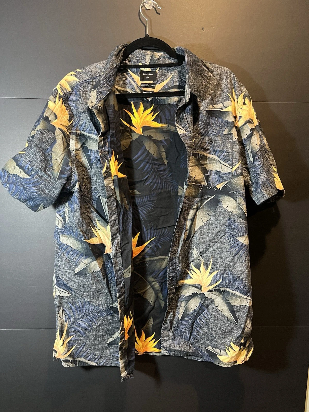 QUIKSILVER FLORAL BEACH BUTTON UP COLLAR POOLSIDER SHORT SLEEVE SHIRT REVERSIBLE
Opens in a new wind
