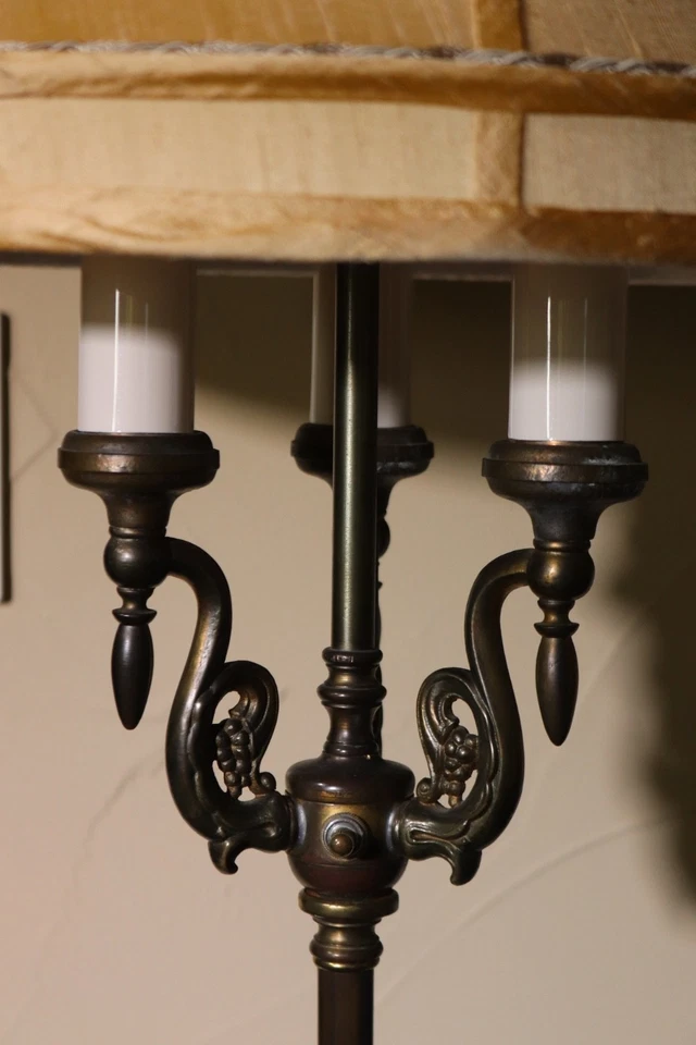 Ornate vintage parlor floor lamp with paw foot and lions head accents, green sto - Image 4 of 4