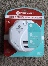 First Alert Smoke and Carbon Monoxide Alarm Detector 1039837 Battery Powered NEW