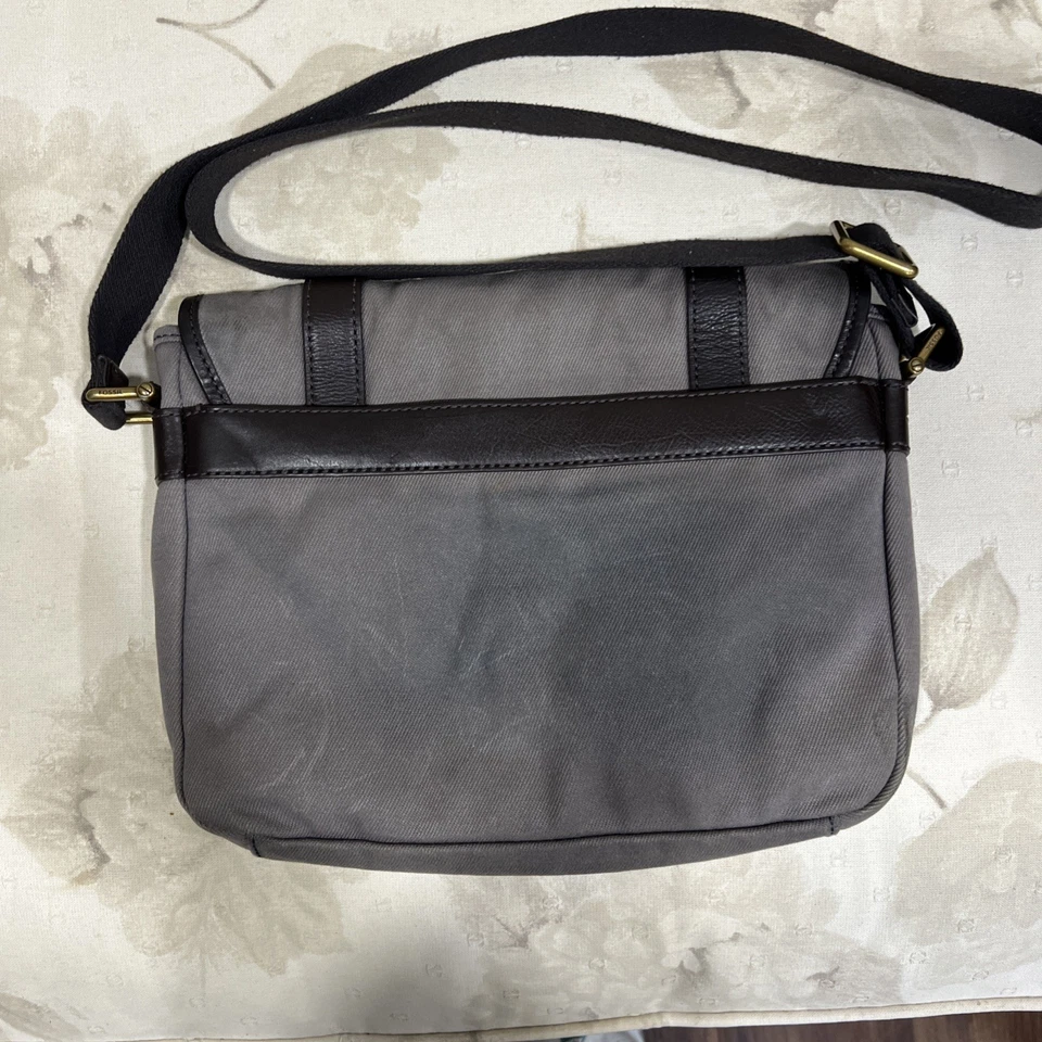 Bolsa para laptop Fossil Commuter Messenger cinza carvão - 12 pol. X 10 - Imagem 3 de 4