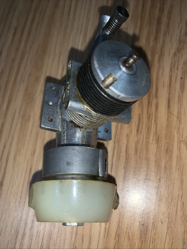 Gilbert 11 Control Line Engine Complete No Exhaust Headers. - Image 3 of 4