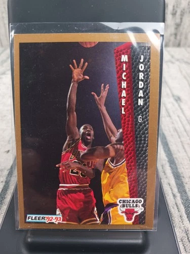 1992-93 Fleer Basketball #32 Michael Jordan - Chicago Bulls - Pre-Owned, Good