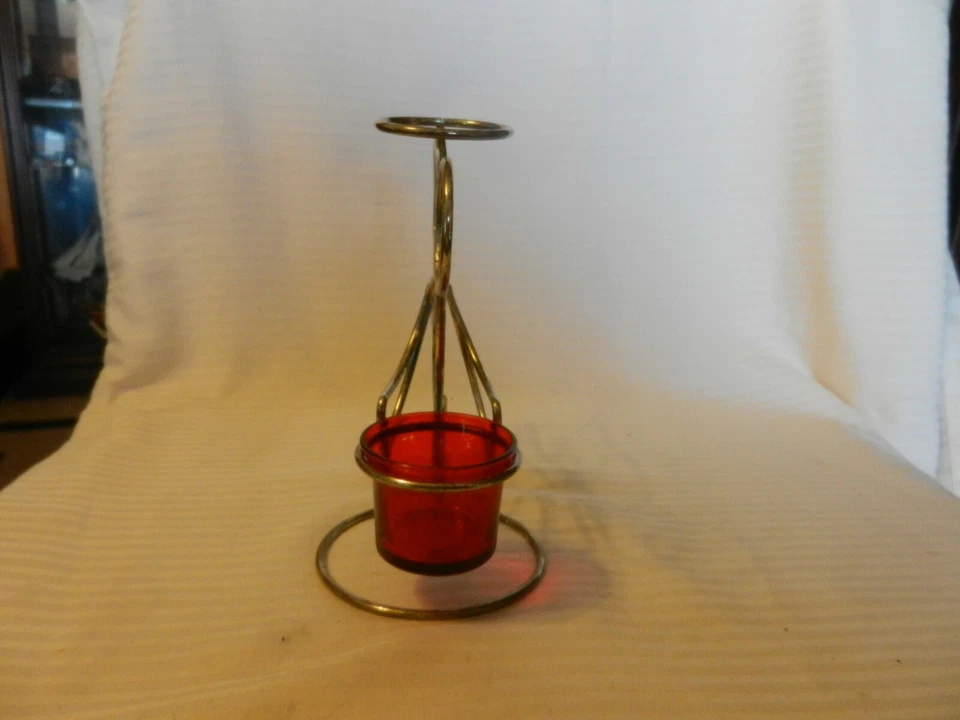 Estatueta de anjo fio de metal tom dourado suporte de vela luz de chá, vidro vermelho 7" de altura - Imagem 2 de 4