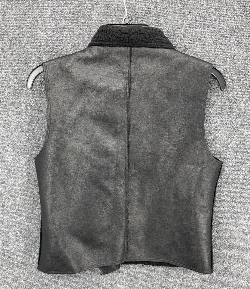 Chaleco C and C California Mujer Pequeño Negro Imitación Cuero Cuello Peludo Moto Cremallera Foto 2 de 4