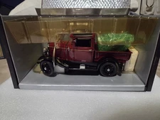 Motor City Classics 1931 Ford Model A Pickup Rubelite Red 1/18