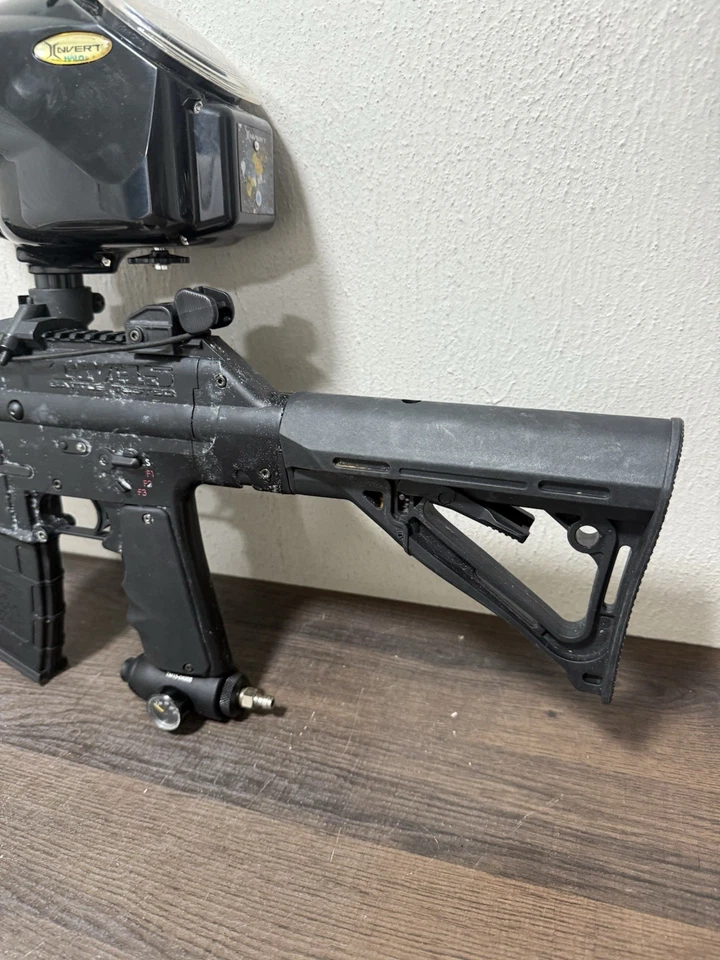 Pistola de paintball TM-15 probada en batalla con bi pod, miras adicionales y tolva Foto 4 de 4