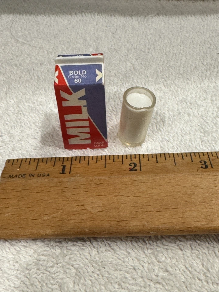 Muñeca Barbie Tyco Kitchen Littles 1996 Deluxe Desayuno Leche Cartón TLC Vidrio TAMAÑO Foto 3 de 4