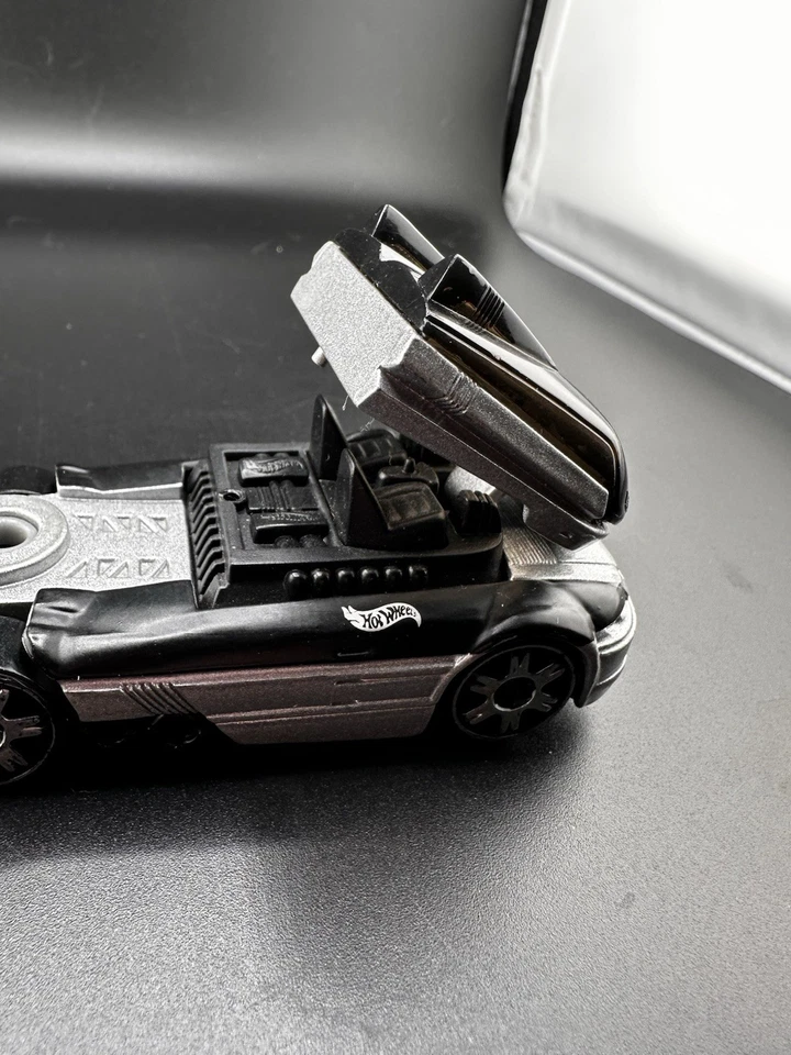 2002 Hot Wheels Road Pirates Racing Transporter 2921RE No Trailer READ Transform - Image 2 of 4