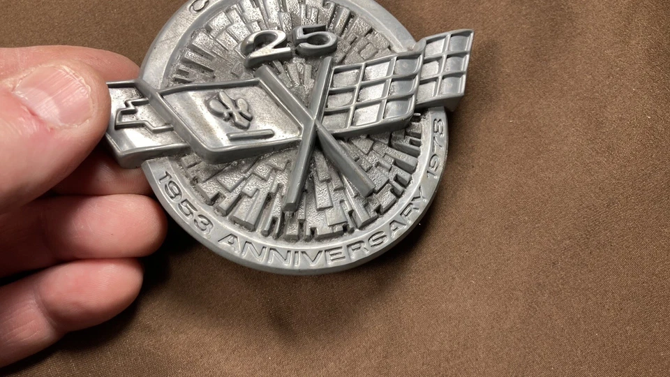 Chevrolet Emblem Badge OEM 1978 Corvette 25th Anniversary Trunk Grille Vintage Foto 2 de 4