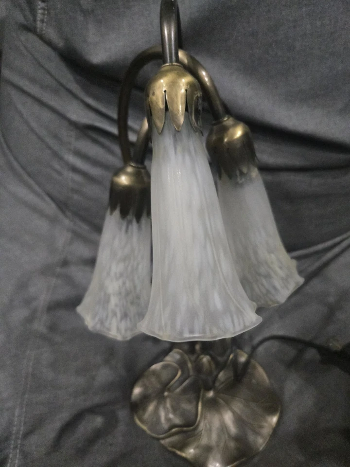 Tiffany Style Pond 3 Lily White Accent Table Lamp MCM Inspired 16” Tall - Image 3 of 4