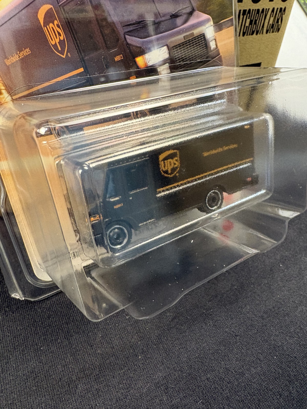 2025 MATTEL MATCHBOX UPS BROWN EXPRESS DELIVERY TRUCK VAN 68/125 W/ PROTECTOR thumbnail 7