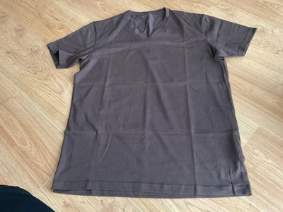 tee shirt col en v en coton et polyester taille M marque Uniqlo neuf - Photo 1/2