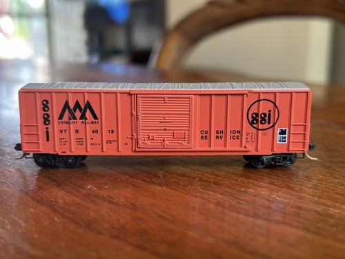 Escala N 1980’s Kadee 25220 50’ Ribside Boxcar Vermont Railway 4019 | Zustand: New