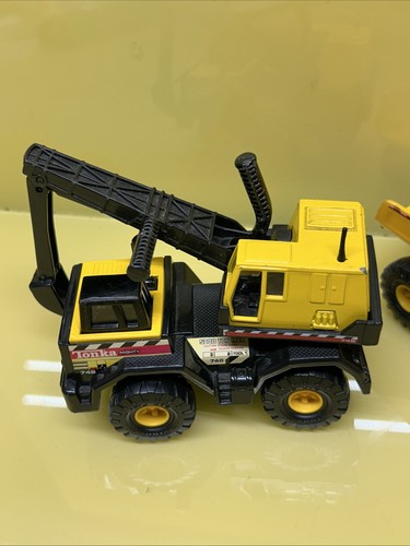 RARO 1998 TONKA - Camión de volteo y retroexcavadora Mighty Mini - Maisto Hasbro - Amarillo "USADO EN EXCELENTE ESTADO" - Imagen 5 de 6
