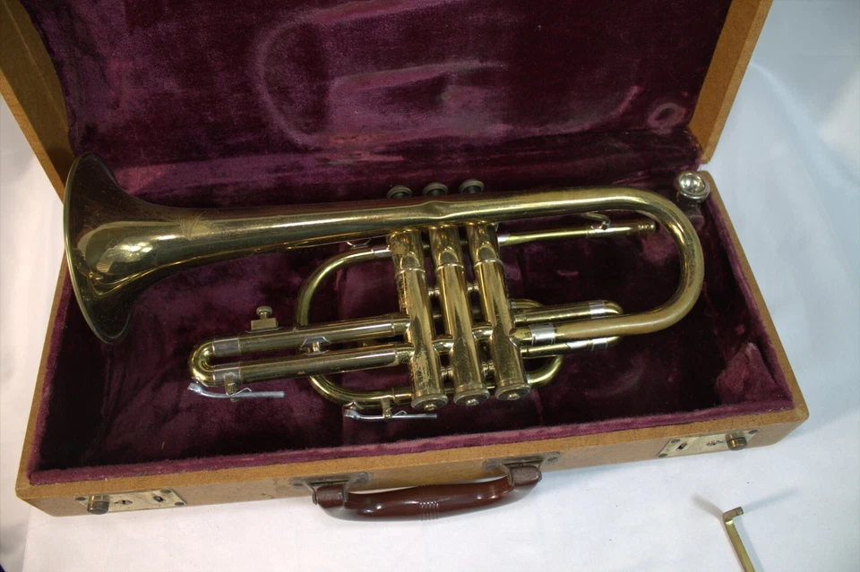 Ambassador FE Olds Los Angeles Cornet #64324 Working Cond w/original case - Image 3 of 4