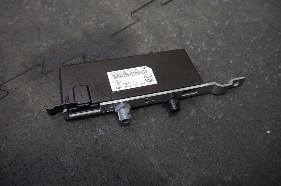 Radio Antenna Booster Amplifier Module OEM 95B035225 Porsche Macan 2015-18 - Image 4 of 4