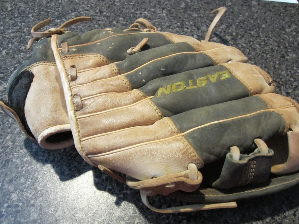 Easton Baseball Glove - RH - Tan/Brown - 12" - SYEF 1200 - Image 2 of 4