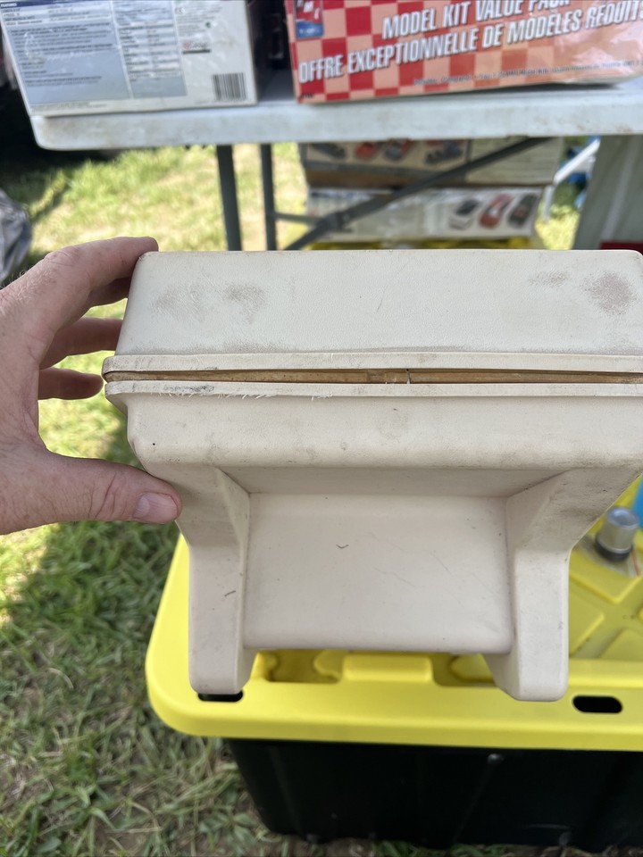 VINTAGE IGLOO LITTLE KOOL REST CAR COOLER ICE CHEST CENTER ARMREST