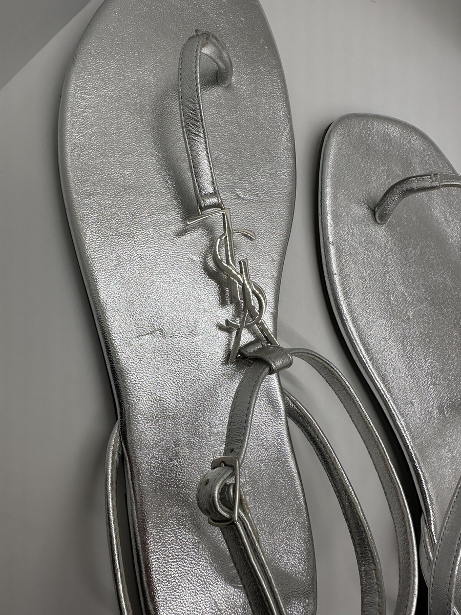 YSL サンダル シルバー ロゴ Saint Laurent YSL Logo Cassandra Silver Slingback Thong