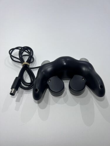 Hydra Performance Black Controller Compatible w/ Nintendo GameCube, Wii - Picture 2 of 3