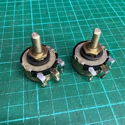 Vintage Allen Bradley 500K LOG Potentiometer - 1 Piece - Image 1 of 2