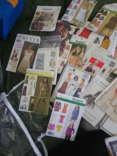Sewing Patterns A Lot Of 31 Different Patterns. - Picture 3 of 5