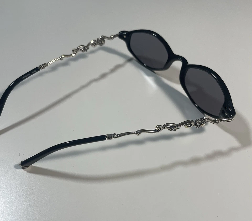 ÓCULOS DE SOL OVAL DESIGNER ABRIL ENCANTADO BRILHANTE - Imagem 4 de 4