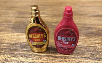 Zuru Mini Brands Hershey s Strawberry Syrup & Gold Rush, Food Barbie Diorama
