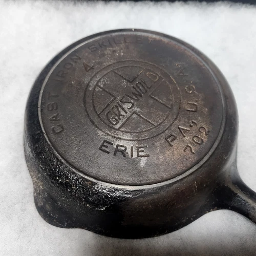 Vintage Griswold Erie no. 4 Cast Iron Skillet Large Slant Logo no. 702